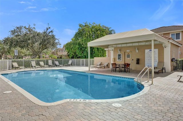 1062 SW 158th Ave, Pembroke Pines, FL 33027