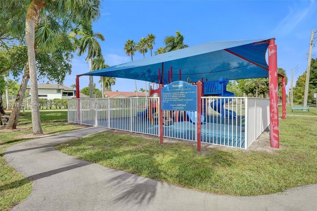 1062 SW 158th Ave, Pembroke Pines, FL 33027