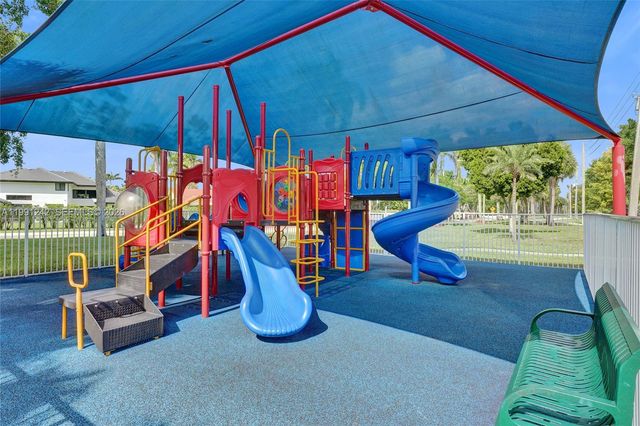 1062 SW 158th Ave, Pembroke Pines, FL 33027