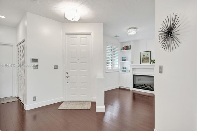 1062 SW 158th Ave, Pembroke Pines, FL 33027