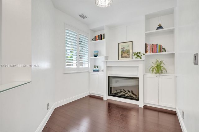 1062 SW 158th Ave, Pembroke Pines, FL 33027