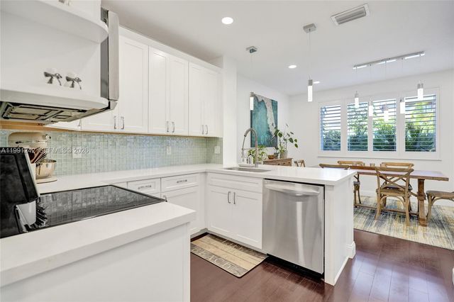 1062 SW 158th Ave, Pembroke Pines, FL 33027