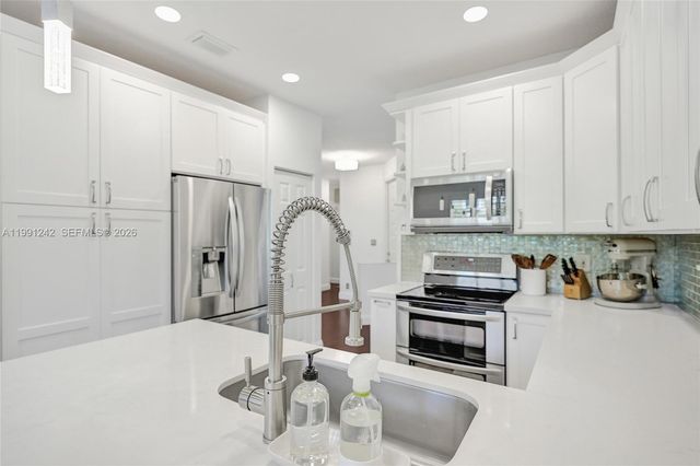 1062 SW 158th Ave, Pembroke Pines, FL 33027