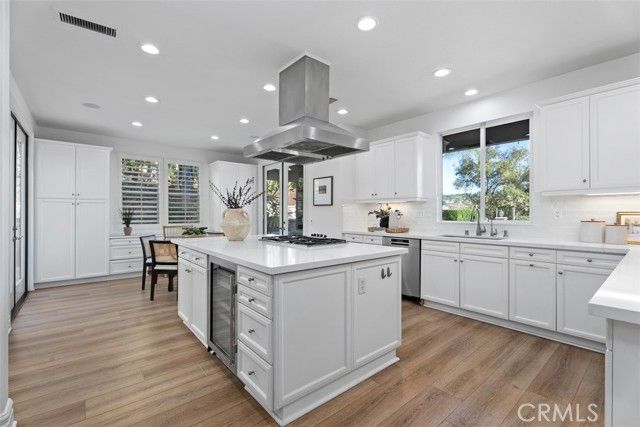 2 Aquila Way, Laguna Hills, CA 92679