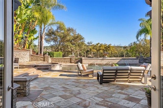2 Aquila Way, Laguna Hills, CA 92679