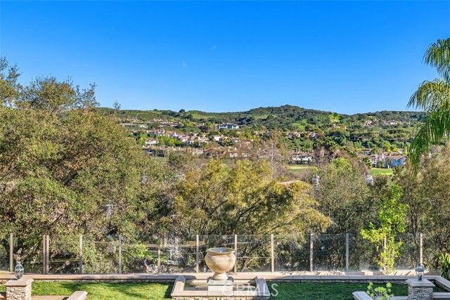 2 Aquila Way, Laguna Hills, CA 92679