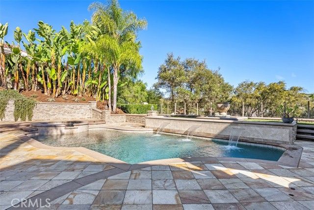 2 Aquila Way, Laguna Hills, CA 92679