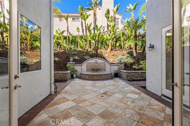 2 Aquila Way, Laguna Hills, CA 92679