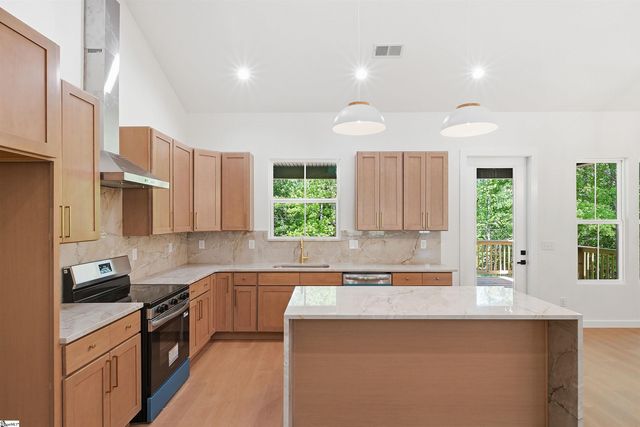 147 Bridwell Road, Woodruff, SC 29388