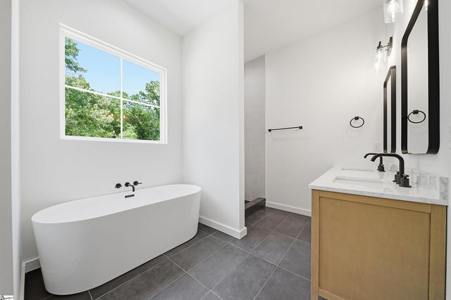 147 Bridwell Road, Woodruff, SC 29388