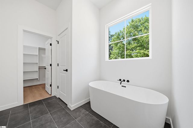 147 Bridwell Road, Woodruff, SC 29388