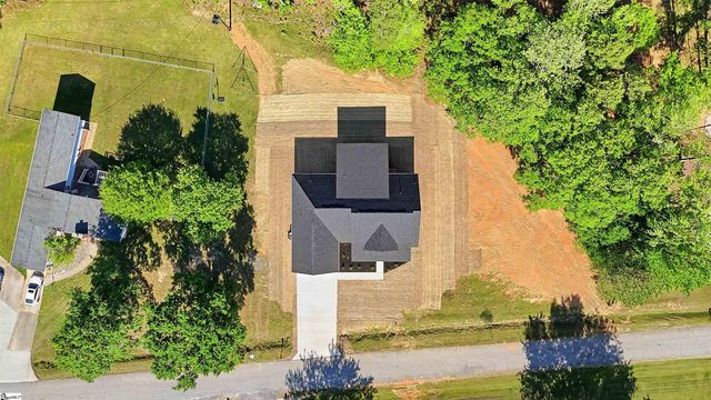 147 Bridwell Road, Woodruff, SC 29388