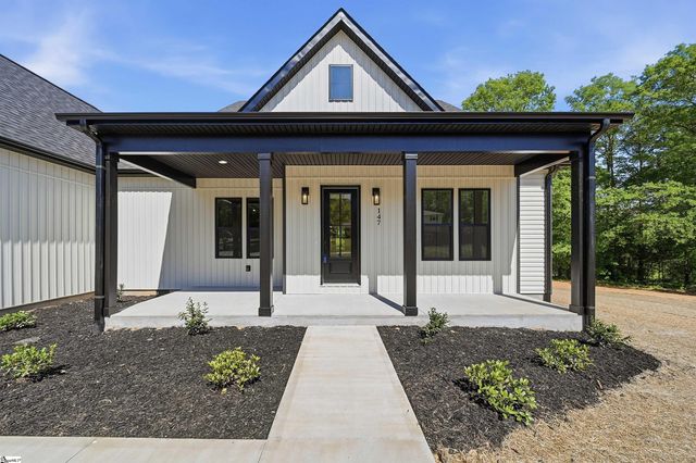 147 Bridwell Road, Woodruff, SC 29388