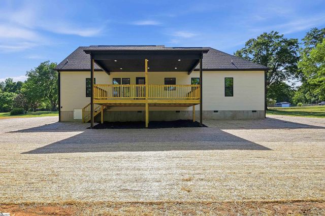 147 Bridwell Road, Woodruff, SC 29388