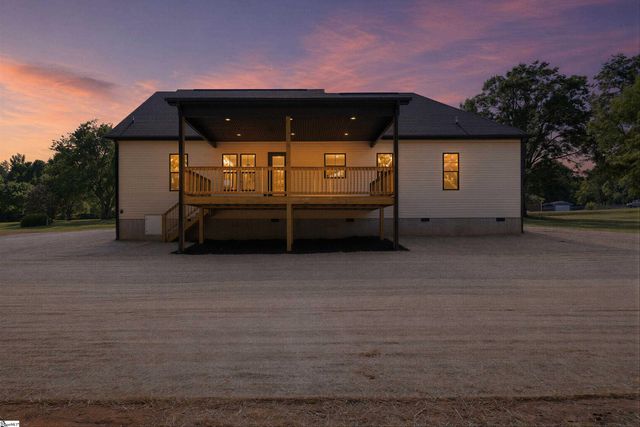 147 Bridwell Road, Woodruff, SC 29388