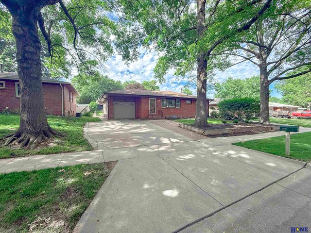 7920 Steinway Road, Lincoln, NE 68505