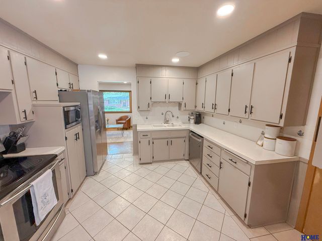 7920 Steinway Road, Lincoln, NE 68505