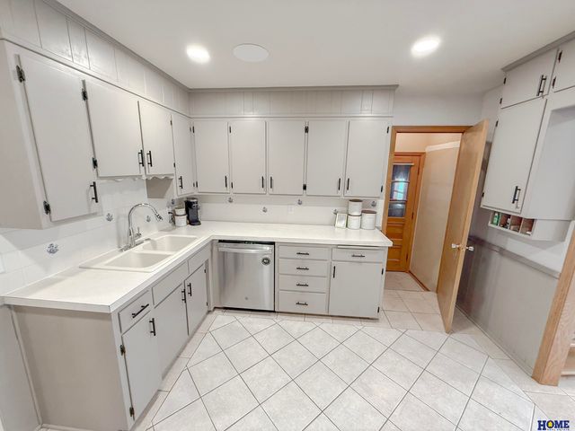 7920 Steinway Road, Lincoln, NE 68505