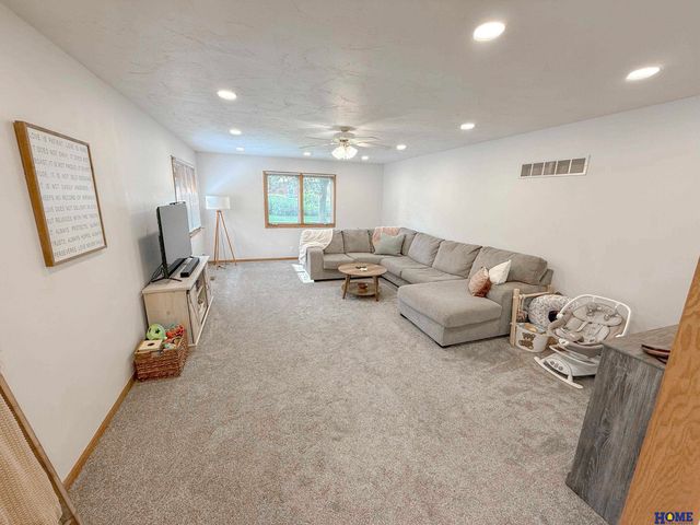 7920 Steinway Road, Lincoln, NE 68505