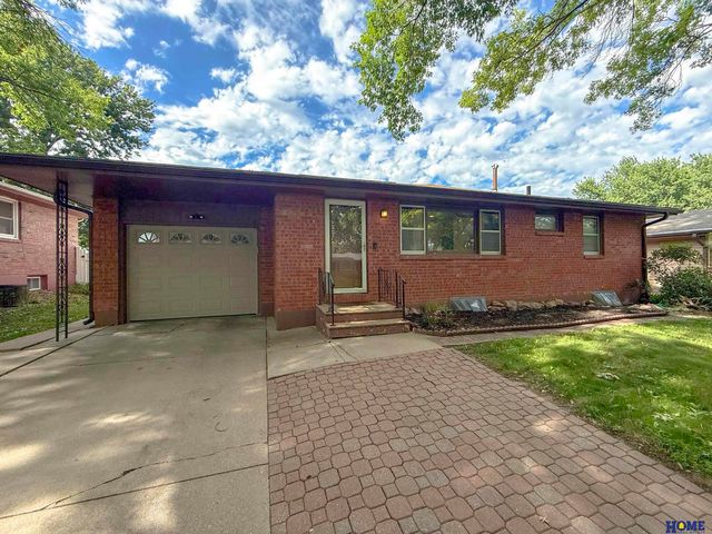 7920 Steinway Road, Lincoln, NE 68505
