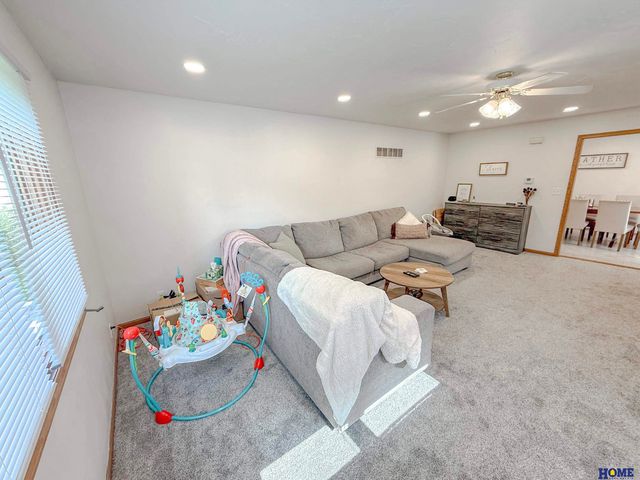 7920 Steinway Road, Lincoln, NE 68505