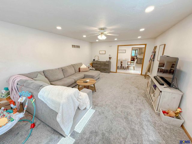 7920 Steinway Road, Lincoln, NE 68505