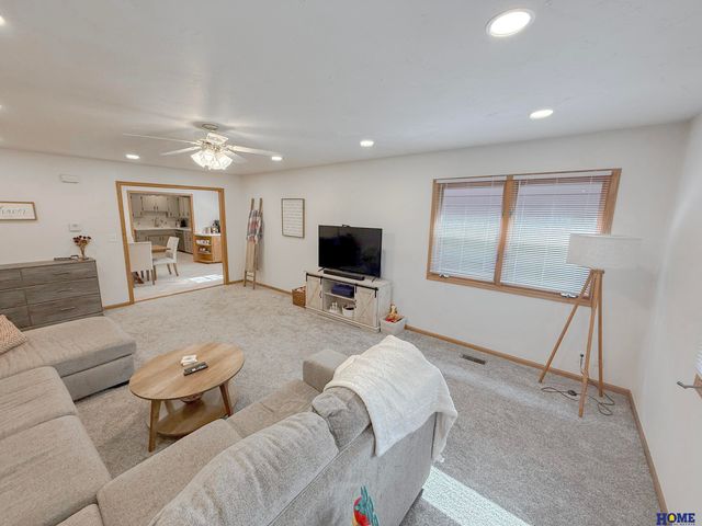7920 Steinway Road, Lincoln, NE 68505