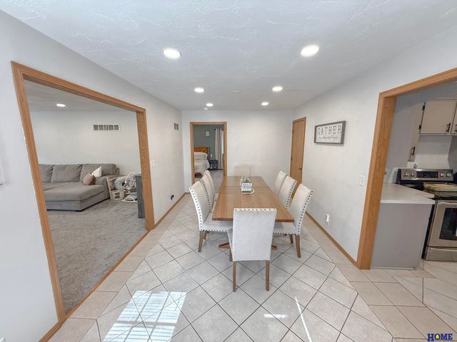 7920 Steinway Road, Lincoln, NE 68505