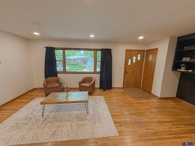7920 Steinway Road, Lincoln, NE 68505