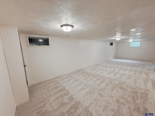 7920 Steinway Road, Lincoln, NE 68505