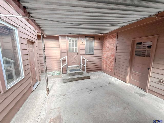 7920 Steinway Road, Lincoln, NE 68505