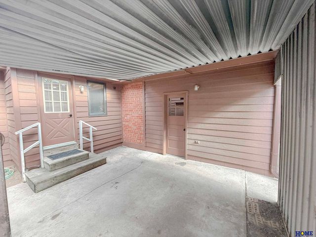 7920 Steinway Road, Lincoln, NE 68505