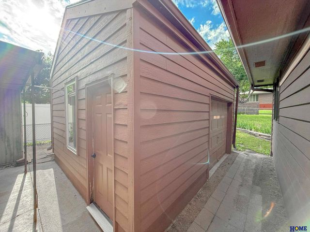 7920 Steinway Road, Lincoln, NE 68505