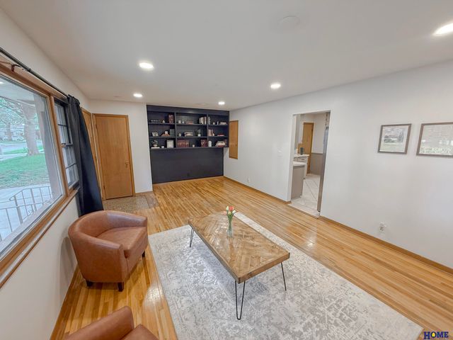 7920 Steinway Road, Lincoln, NE 68505