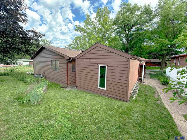 7920 Steinway Road, Lincoln, NE 68505