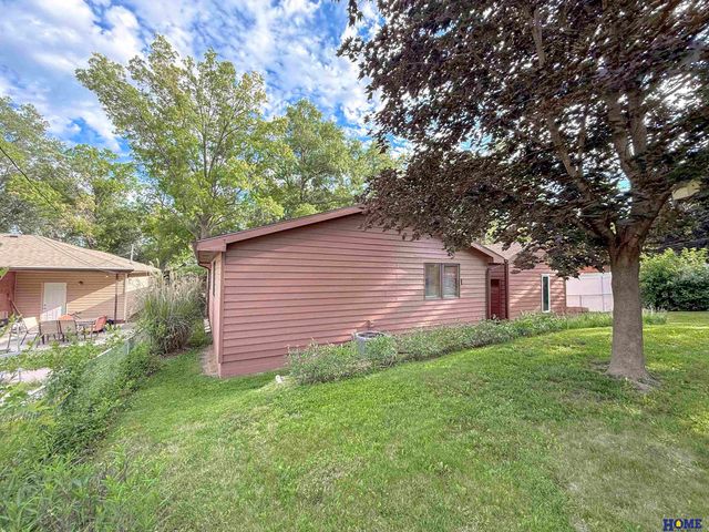 7920 Steinway Road, Lincoln, NE 68505