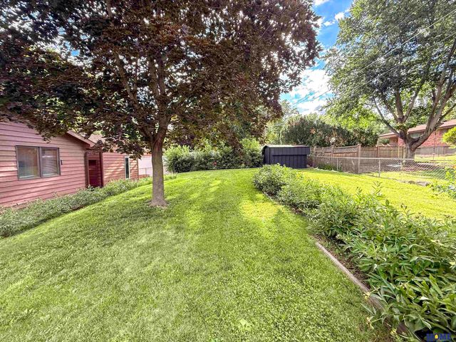7920 Steinway Road, Lincoln, NE 68505