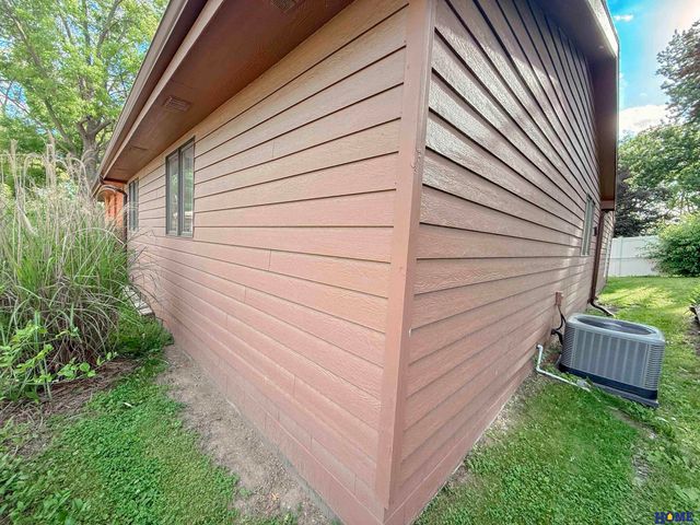 7920 Steinway Road, Lincoln, NE 68505