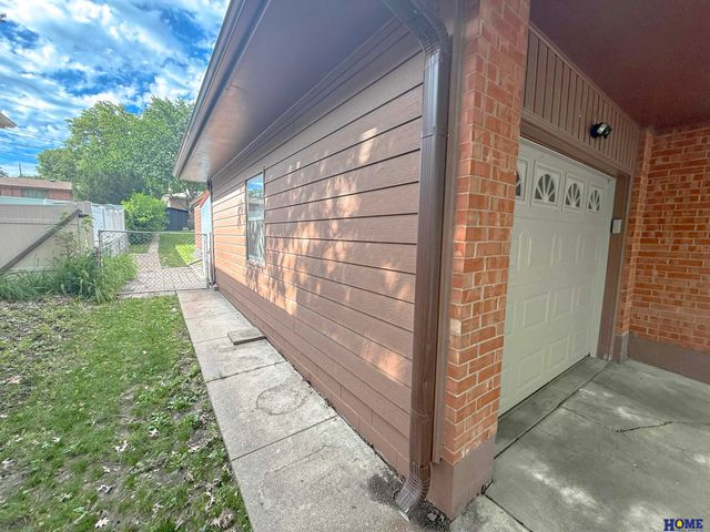 7920 Steinway Road, Lincoln, NE 68505
