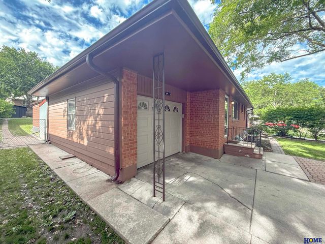 7920 Steinway Road, Lincoln, NE 68505