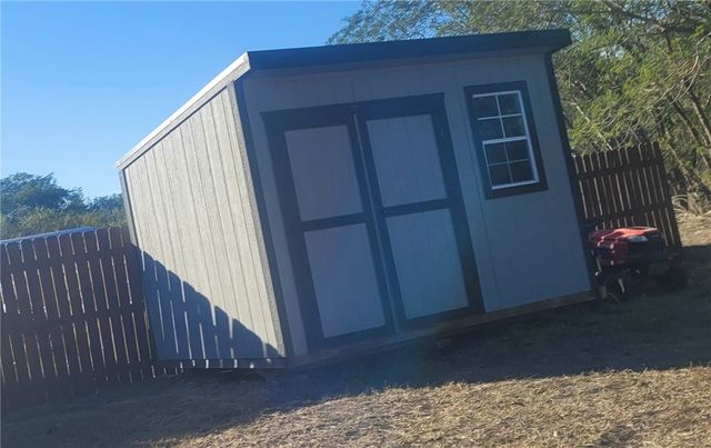1421 Seabreeze, Alice, TX 78332