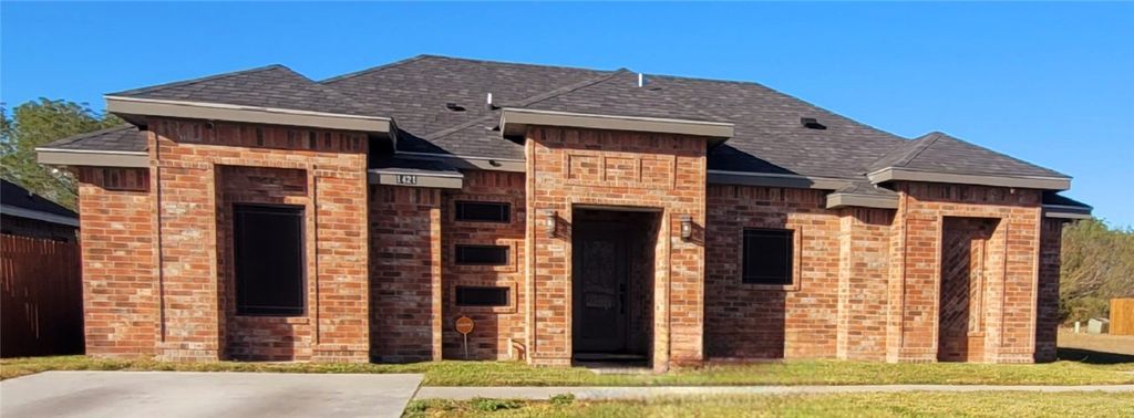 1421 Seabreeze, Alice, TX 78332