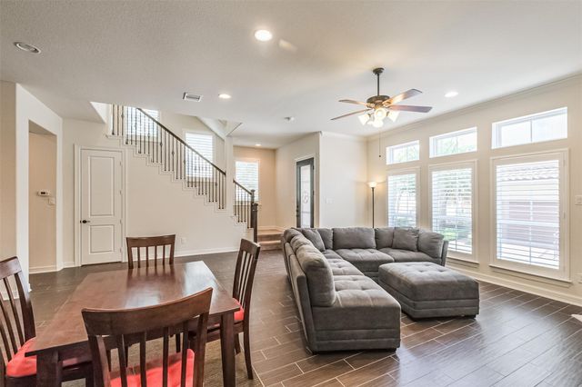 9 Laurelwood Drive, Pasadena, TX 77058