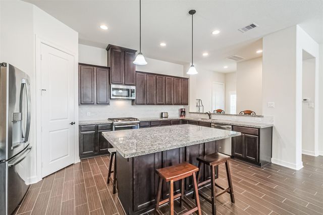 9 Laurelwood Drive, Pasadena, TX 77058