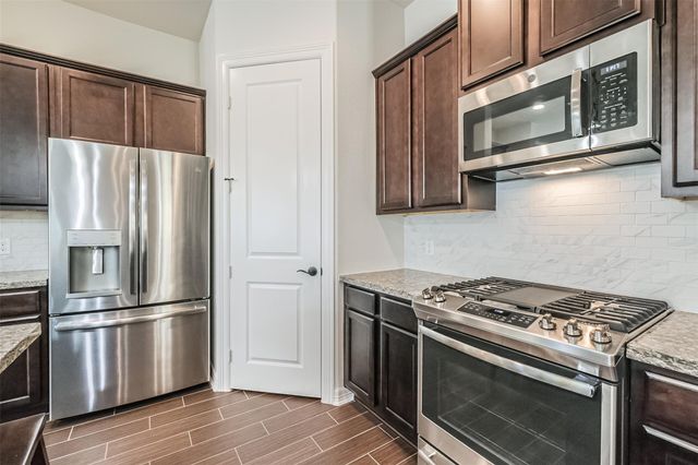 9 Laurelwood Drive, Pasadena, TX 77058