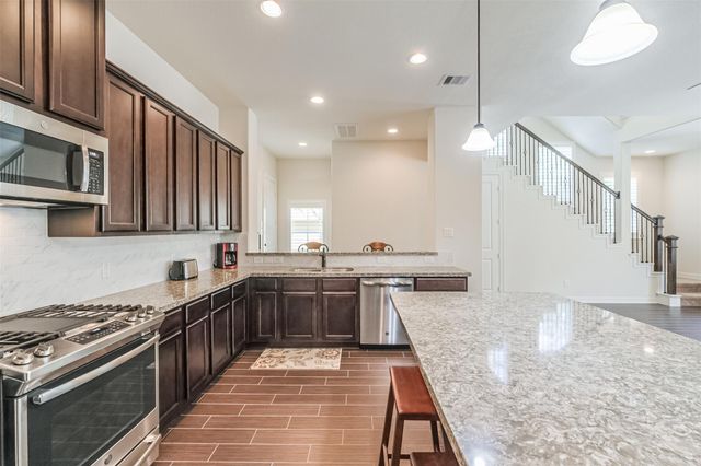 9 Laurelwood Drive, Pasadena, TX 77058