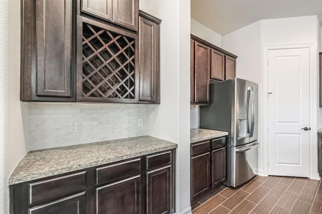 9 Laurelwood Drive, Pasadena, TX 77058