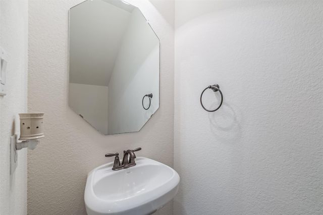 9 Laurelwood Drive, Pasadena, TX 77058