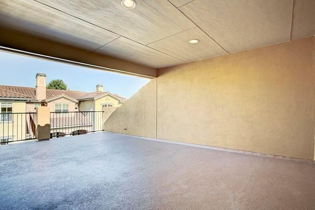 9 Laurelwood Drive, Pasadena, TX 77058