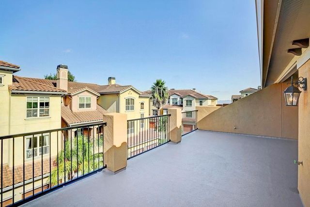 9 Laurelwood Drive, Pasadena, TX 77058